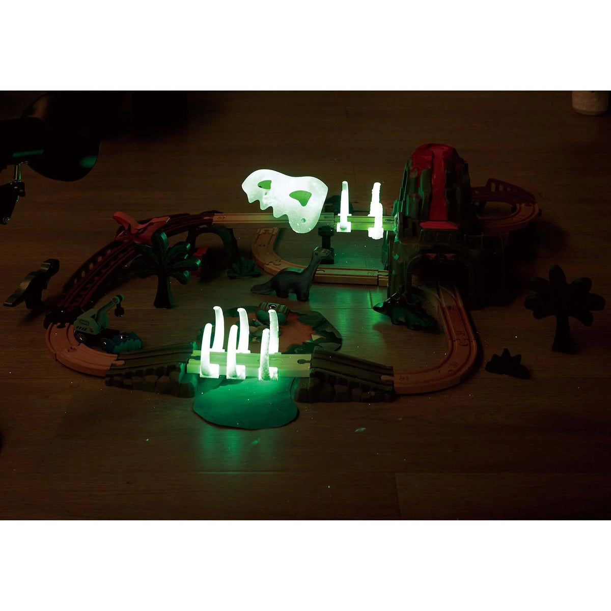 Hape: Dinosaur Railway Adventure Set (LOCAL PICK UP ONLY)