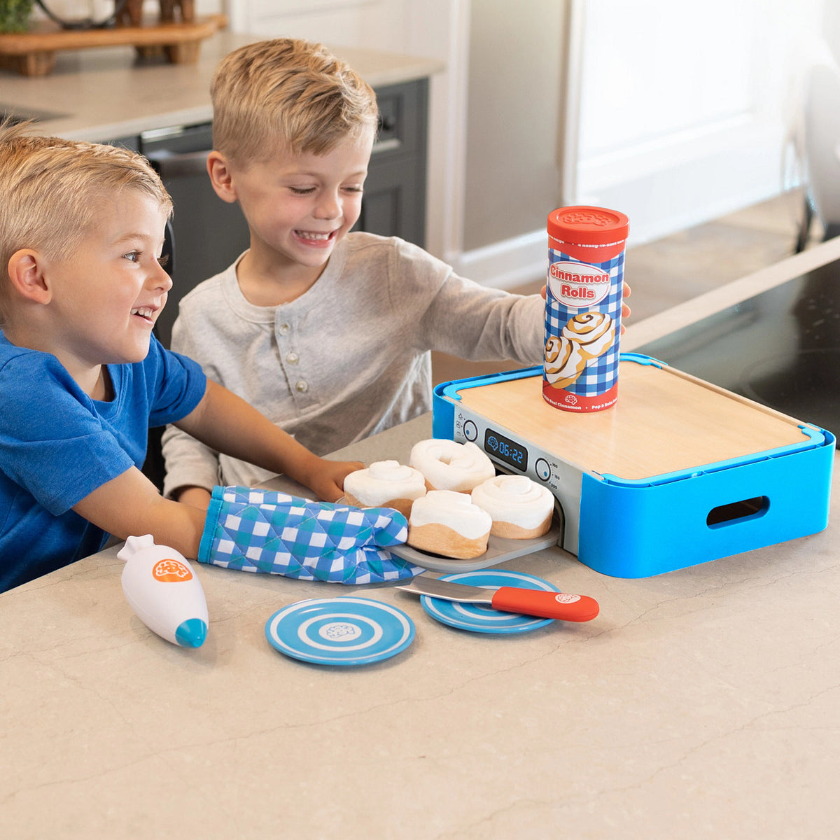Pretendables Cinnamon Roll Set