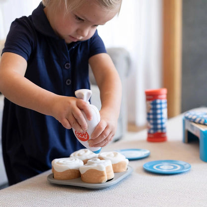 Pretendables Cinnamon Roll Set